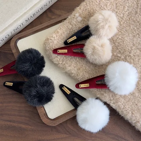 Herbst Winter Plüschball Haarklammer Für Damen Koreanischer Stil Samt BB Clip Handgefertigtes Metall-Tag Kunstfell Haarschmuck