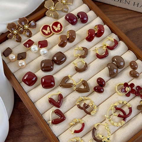 French Vintage Alloy Enamel Earrings For Women Retro Burgundy Coffee Red Heart Flower Artificial Pearl Geometric Stud Hoop Earrings Jewelry