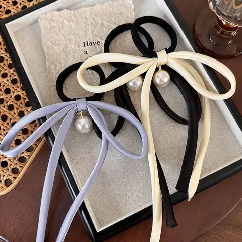 Elegante Elastico per Capelli con Fiocco in Raso Francese con Grande Ciondolo in Perla Artificiale Scrunchies per Donna