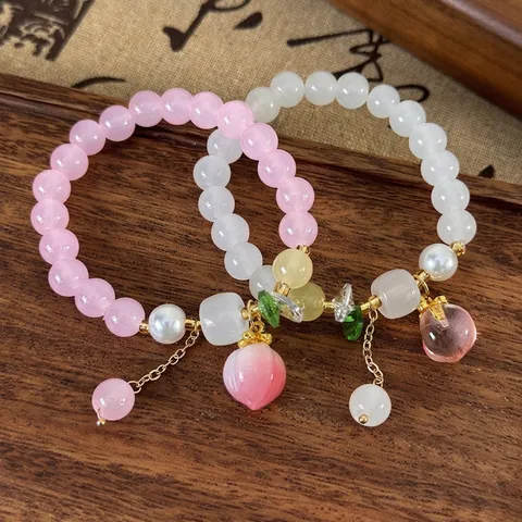 Süß Pfirsich Anhänger Künstliche Perlenarmband Glasperlen Kunstperlen Rosa Weiß Frucht Charm Elastisches Armband Damen Schmuck Hand Accessoires