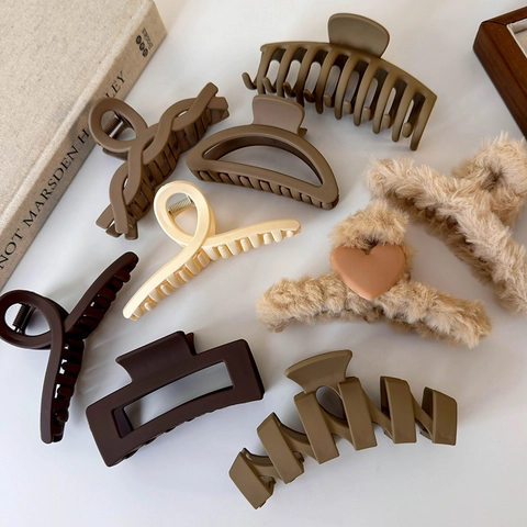 Korean Style Acrylic Hair Claw Clips Set For Women Plush Heart Decor Milk Tea Color Matte Frosted Hair Clamps Headwear Accessories
