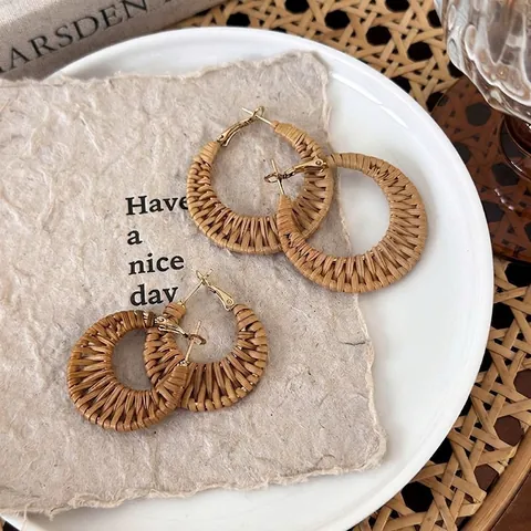 Boheemse Bamboe Gevlochten Oorbellen Voor Dames Legering Basis Handgemaakt Lichtgewicht Vintage Resort Stijl Strand Sieraden
