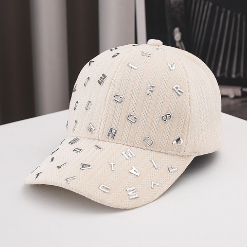 Berretto da Baseball Unisex Minimalista in Velluto Dorato Con Decorazione in Lettere di Metallo Caldo Inverno Outdoor Cappello da Sole Regolabile Sport Trucker