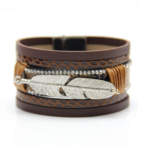 Bracciale Multistrato in Pelle PU Bohémien da Donna Ciondolo a Piuma in Lega Strass Incastonati Chiusura Magnetica Gioielli Vintage