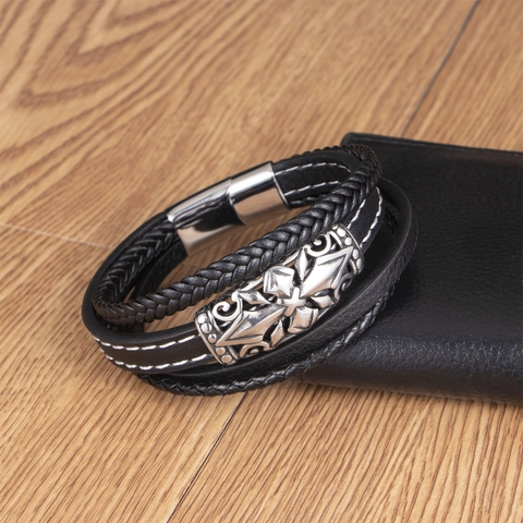 Bracciale da Uomo Retro Multistrato in Pelle Microfibra Intrecciata Con Chiusura Magnetica in Acciaio Inox Croce Scudo Punk