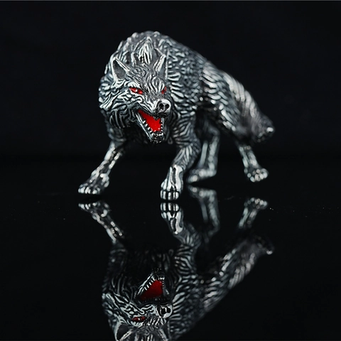 Punk Stijl Heavy Industry 3D Titanium Staal Wolf Standbeeld Ornament Brullende Wolf Figuur Home Office Bureau Decoratie Man Cadeau