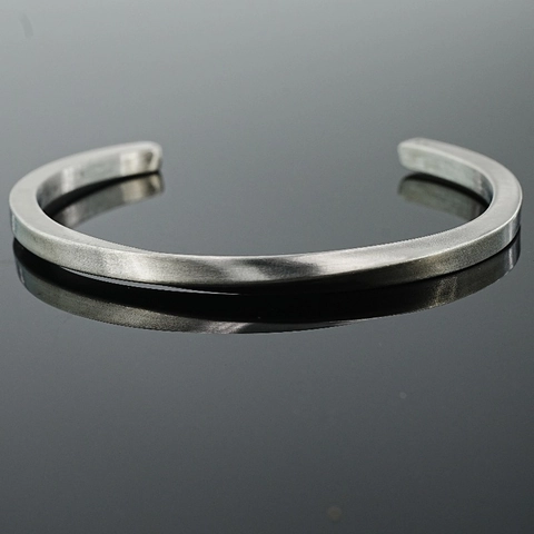 Unisex Minimalistisch Titaniumstaal Möbius Armband Mat Gepolijst Geometrisch Gedraaid Sieraad Mode Sieraden Voor Heren Dames
