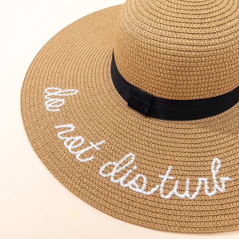 Femmes Large Bord Chapeau de Paille Été Plage Protection Solaire Chapeau de Soleil Paille en Papier Lettre Brodé Vacances Décontracté Casquette