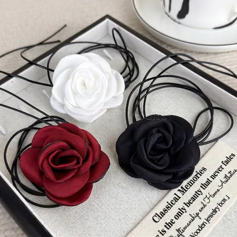 Elegante Satin Kamelie Blume Anhänger Halskette Für Damen Lange Kordelkette Vielseitige Tragemöglichkeiten Süßer Modeschmuck