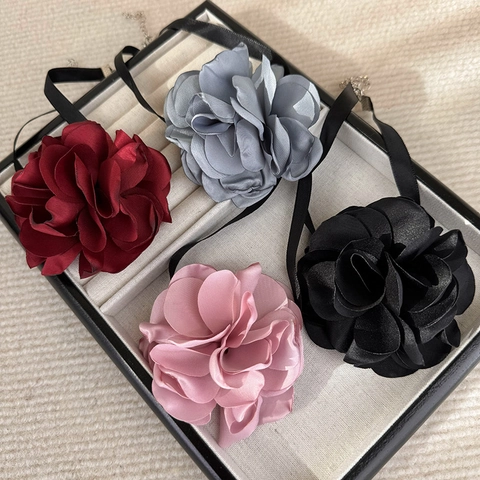 Elegante Girocollo in Tessuto con Grande Fiore di Rosa in Raso Pendente Nastro Regolabile Gioielli Retro per Donna Matrimonio Banchetto Festa