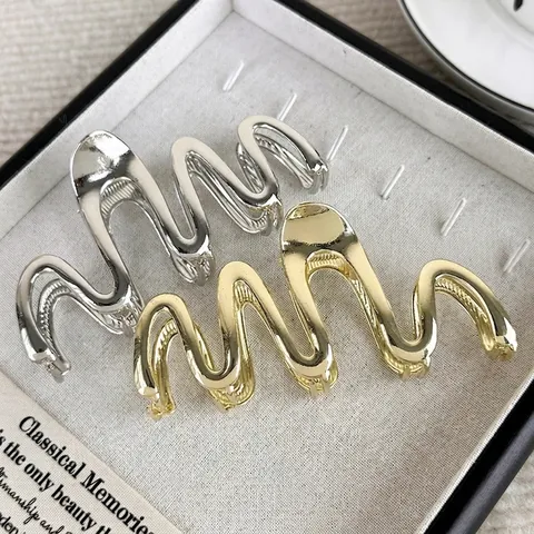 Elegante Fermaglio per Capelli a Linea Ondulata in Metallo Clip a Squalo in Lega Geometrica Vuota per Donna Accessori