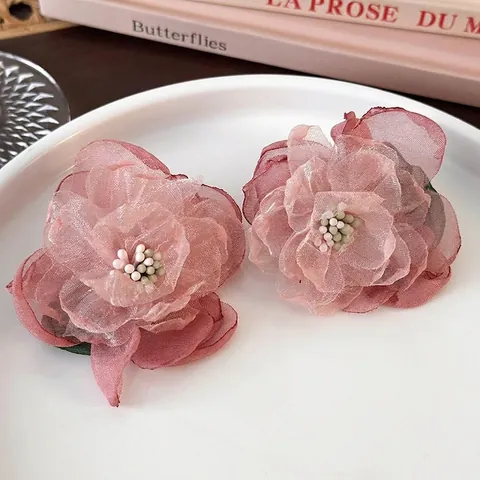 Orecchini a Bottone con Fiori 3D in Rete Rosa Sfumata Romantico Francese Gioielli per Orecchie Floreali Fatti a Mano Eleganti per Donna