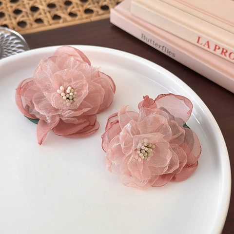 Orecchini a Bottone con Fiori 3D in Rete Rosa Sfumata Romantico Francese Gioielli per Orecchie Floreali Fatti a Mano Eleganti per Donna