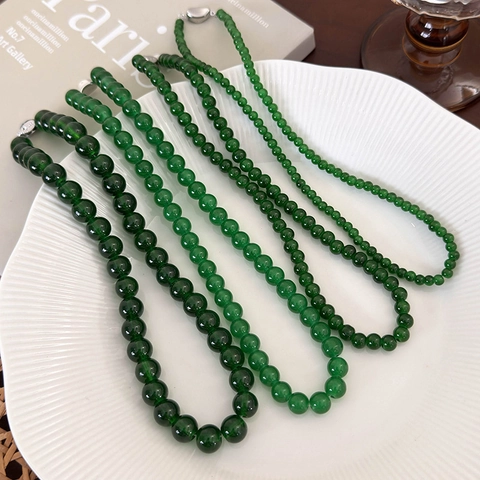 New Chinese Style Green Glass Bead Necklace For Women Minimalist Emerald Green Round Beaded Clavicle Chain Retro Elegant Jewelry Gift