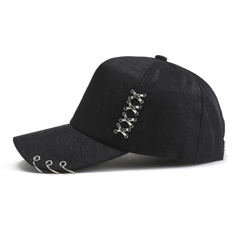Cappellino da Baseball alla Moda in Cotone Con Anelli di Metallo Fibbia a Croce Punk Streetwear Cappello Parasole Regolabile per Uomo Donna All'aperto Casual