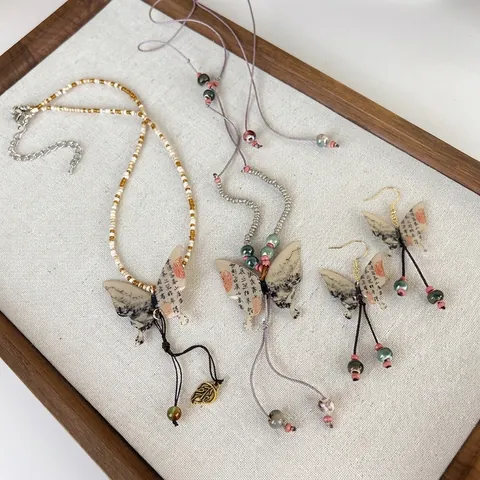 New Chinese Style Butterfly Pendant Necklace Vintage Ink Landscape Calligraphy Print Beaded Chain Acrylic Ethnic Jewelry For Women