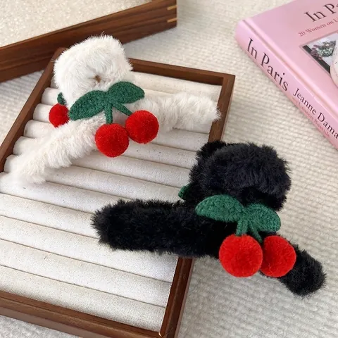 Linda Pinza para el Cabello de Peluche de Cereza Dulce Cereza Tejida Gran Clip de Tiburón Moda Otoño Invierno Accesorios para el Cabello para Mujeres