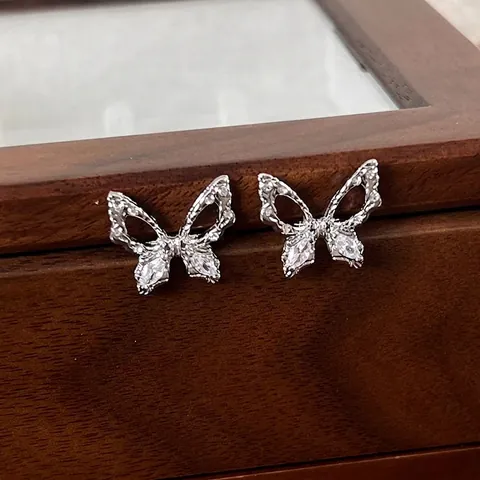 Koreanischer Stil Kupfer Zirkonia Schmetterling Ohrstecker Für Damen Elegante Versilberte Hohle Flügel Strass Ohrringe Mode Schmuck Geschenk