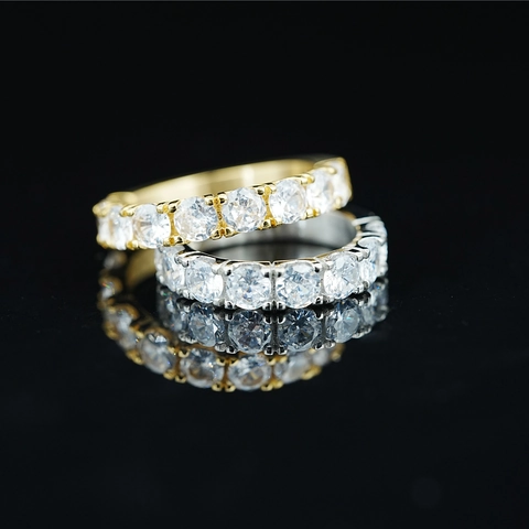 Anello Eternity in Acciaio al Titanio con Moissanite per Uomo Donna Unisex Minimalista Cerchio Completo Pietra Taglio Rotondo Intarsiata