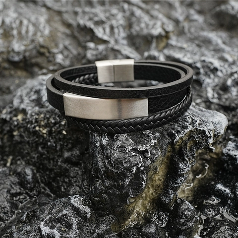 Bracciale Multistrato da Uomo in Pelle Intrecciata Con Placca in Acciaio al Titanio Chiusura Magnetica Gioielli Punk