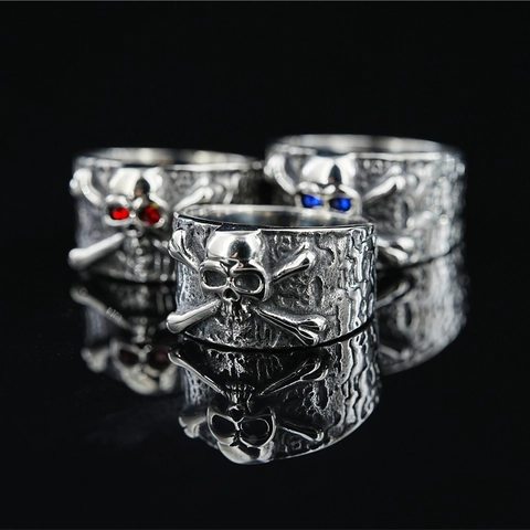 Anello da Uomo Vintage Gotico in Acciaio Inossidabile con Teschio e Ossa Incrociate Punk Hip Hop Biker con Occhi in Strass