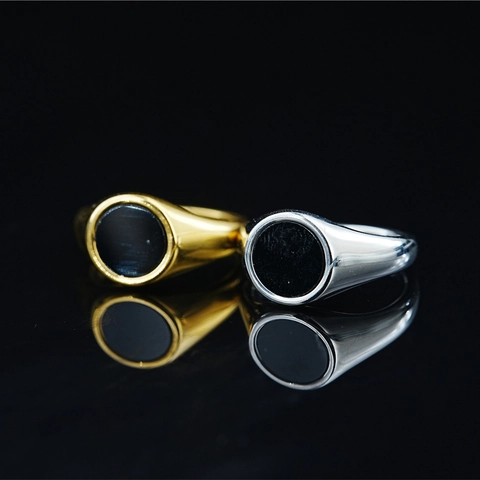 Anello con Sigillo in Acciaio al Titanio Vintage per Uomo Donna Minimalista Rotondo Smalto Nero Intarsiato Oro Argento Gioielli