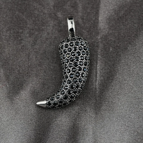 Hip Hop Titanstahl Schwarz Pflastern Strass Italienisches Horn Chili Anhänger Halskette Personalisierter Street Punk Schmuck Für Damen Herren