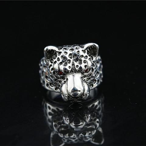 Anello Testa di Leopardo in Acciaio al Titanio Retro da Uomo Punk Gotico 3D Animale Occhi in Strass Rossi Gioielli Biker