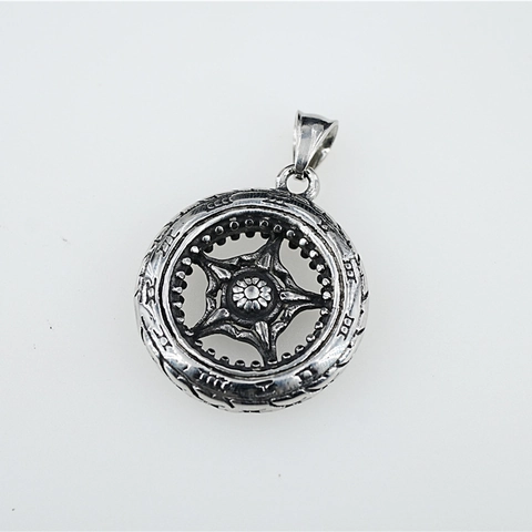 Vintage Titanium Steel Wheel Hub Pendant Necklace For Men Women Retro Hollow Star Car Tire Industrial Punk Style Jewelry