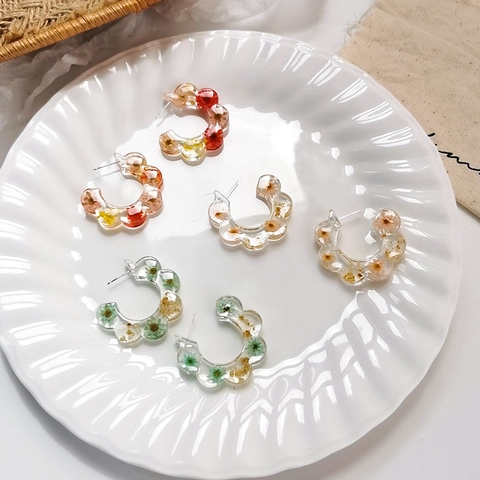 Vintage Morigirl Style Resin C-Shape Earrings Transparent With Real Dried Flowers Wavy Edge Colorful Floral Stud Earrings For Women Jewelry