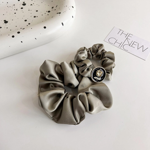Elegant Satin Floral Scrunchie Rose Metal Charm Enamel Flower Satin Texture Elastic Hair Tie For Women Girls Hair Accessories