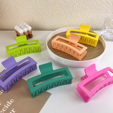 Pinza para el Cabello Rectangular Mate Grande para Mujer Color Caramelo Acrílico Geométrico Hueco Accesorios de Peluquería