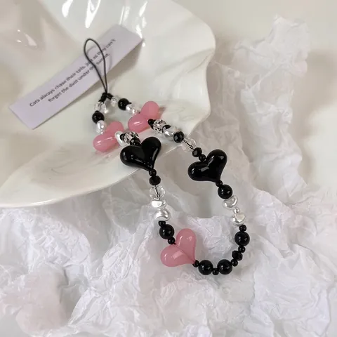 Sweet Cool Pink Black Heart Beaded Phone Charm Ins Style Resin Artificial Pearl Phone Strap For Women Handmade Accessory
