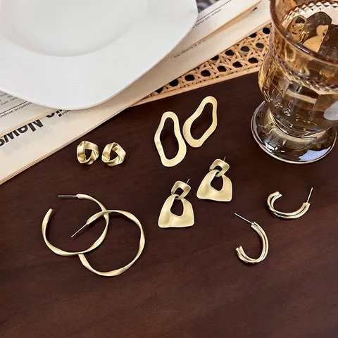 Pendientes de Botón Geométricos de Oro Mate Para Mujer Joyas Minimalistas Irregulares de Aleación Estilo Francés Vintage Diario Fiesta