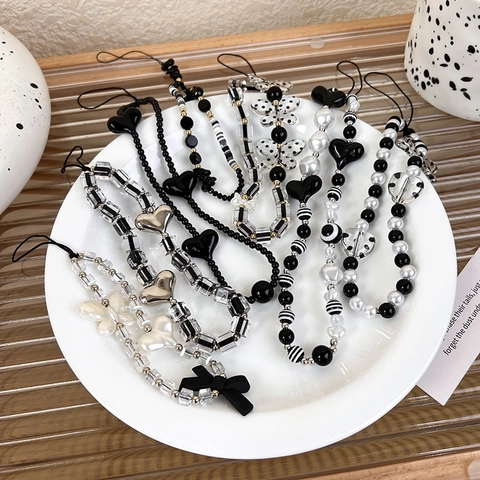 Chaîne de Téléphone en Perles d'Acrylique Noir et Blanc Fait Main avec Cœur Nœud et Perle Artificielle Dragonne pour Femmes
