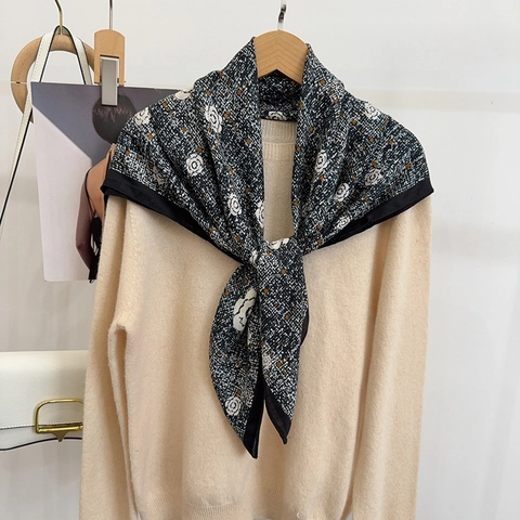 Elegant Camellia Flower Printed Polyester Square Scarf Fashion Grid Shawl For Women Autumn Winter Soft Comfortable Wrap