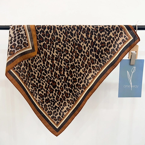 Women's Leopard Print Square Scarf Fashionable Polyester Silk-Feel Neck Scarf Accessory Contrast Striped Printed Wrap