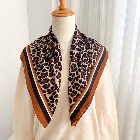 Women's Leopard Print Square Scarf Fashionable Polyester Silk-Feel Neck Scarf Accessory Contrast Striped Printed Wrap