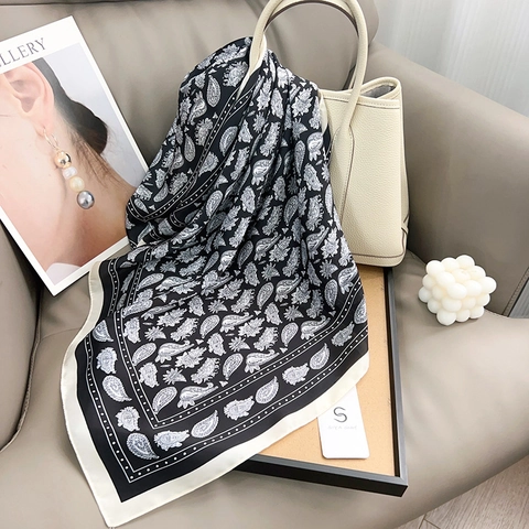 Foulard Carré en Satin à Imprimé Paisley Vintage pour Femmes Élégant Aspect Soie Polyester Foulard de Cou Sac Décoration