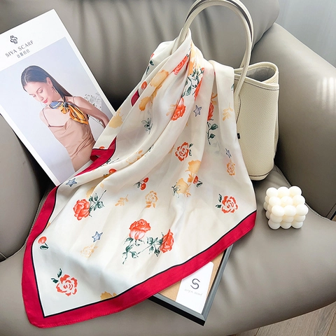 Elegante Foulard Quadrato da Donna Floreale in Raso Sintetica Satinata Fresco Letterario Foulard retrò Con Stampa di Rose e Ciliegie Accessorio Versatile
