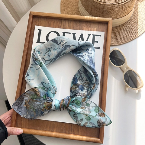 Eleganter Botanischer Blumendruck Polyester Satin Quadratischer Schal Für Damen Weich Leicht Kopf Hals Bandana Haartuch