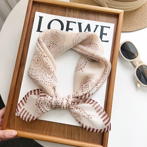 Women Elegant Polka Dot Striped Polyester Satin Square Scarf Silk-Like Neck Scarf Thin Sunscreen Shawl Fashion Accessory