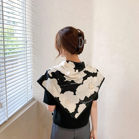 Women Elegant Floral Print Square Scarf Polyester Satin Feel Head Wrap Hair Accessory Chic Large Neck Kerchief Simple Botanical Design