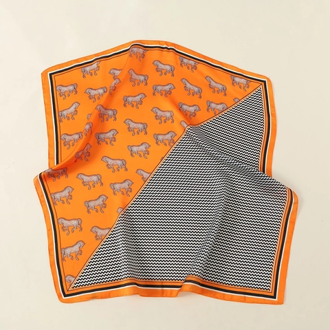 Foulard Quadrato in Satin con Stampa Paisley e Cavallo da Donna Elegante Sciarpa in Poliestere Stampata in Stile Francese Accessorio Moda