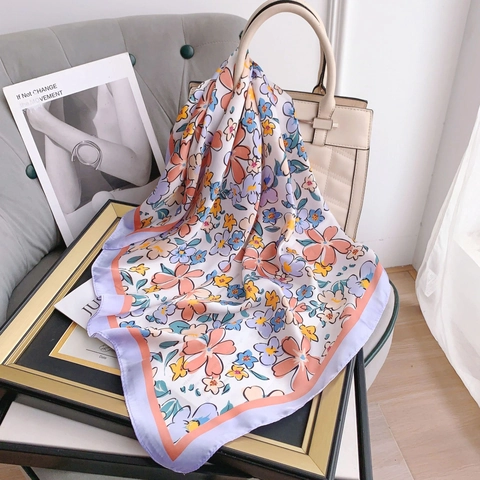 Elegante Foulard Quadrato Con Stampa Floreale da Donna Effetto Satine in Poliestere Bandana Sciarpa da Collo Accessorio Moda