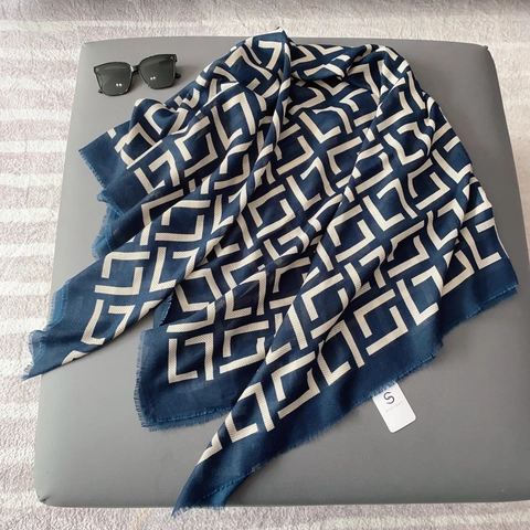 Carré de Soie Femme Imprimé Géométrique Large Châle en Polyester Élégant avec Bords Effilochés pour Vacances à la Plage