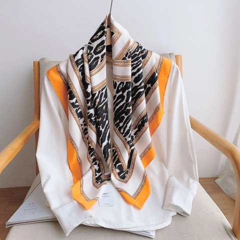 Pañuelo Cuadrado de Satén Para Mujer Con Estampado de Leopardo y Cadena de Oro Vintage Moda Bandana Para el Cabello Suave