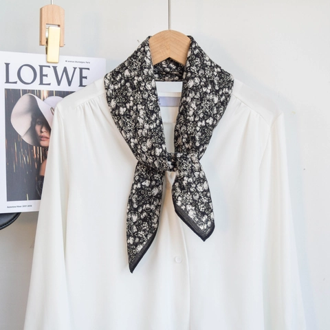 Foulard Carré en Polyester à Imprimé Floral Élégant pour Femmes Petit Foulard Rétro Enveloppement de Tête à la Mode Foulard d'Hôtesse de l'Air Professionnel