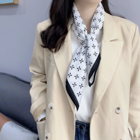 Dames Mode Koreaanse Stijl Kleine Vierkante Sjaal Elegante Geometrische Klaver Bloemenprint Satijnachtig Satijn Halstuch Casual Sjaal