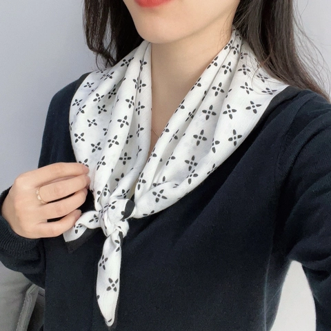 Dames Mode Koreaanse Stijl Kleine Vierkante Sjaal Elegante Geometrische Klaver Bloemenprint Satijnachtig Satijn Halstuch Casual Sjaal